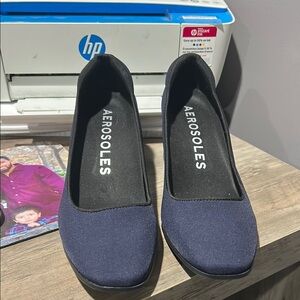 Aerosoles Women's Navy Blue heel shoes size 9.5